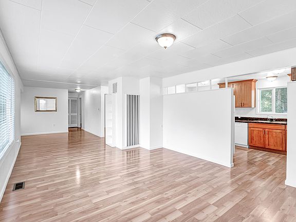 great room concept with plenty window - bright and filled with light