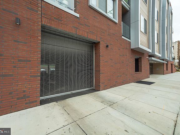 4th image of 1617-33 Poplar St #311