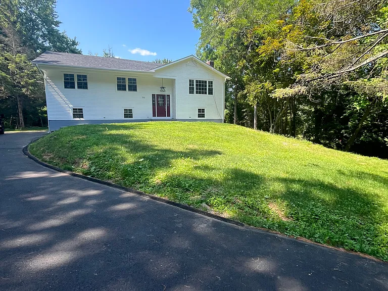 751 W Avon Rd — Photo 38