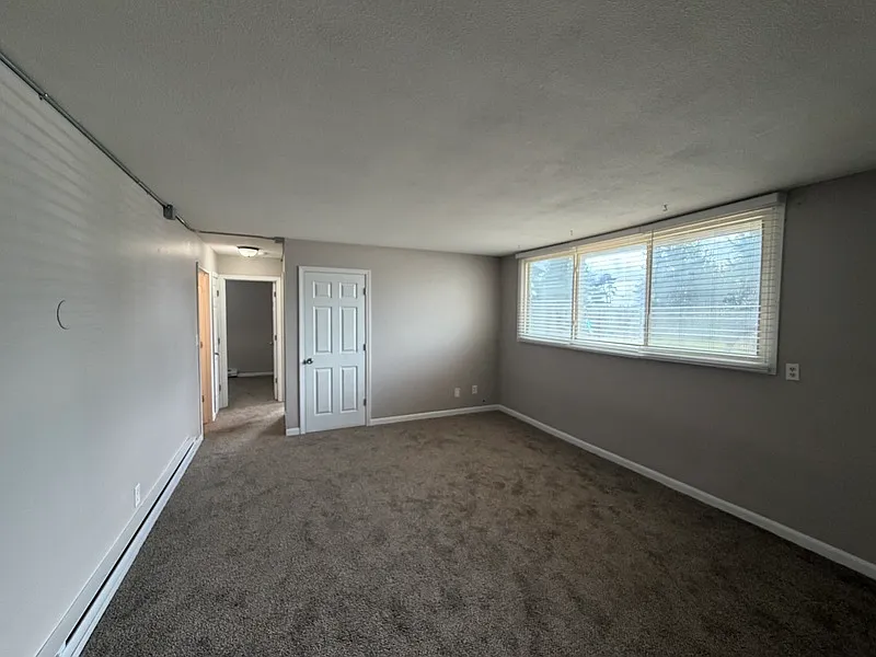 2 bed, 1.0 bath, $895 — Photo 2