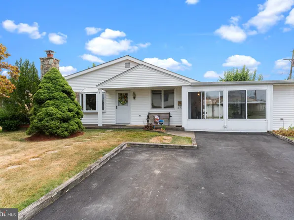 830 Dunbury Rd, Fairless Hills, PA 19030