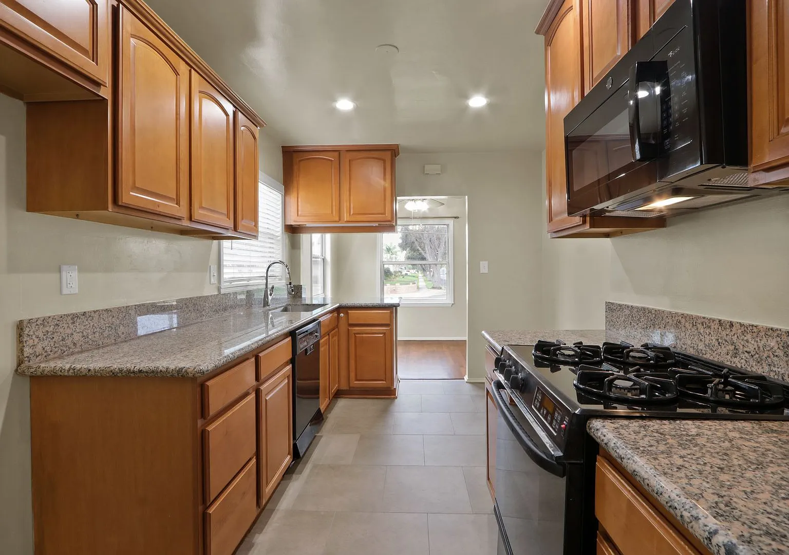 Refreshed 3-Bedroom Lakewood Home with Central A/C, Fenced Backyard & Garage — Photo 4