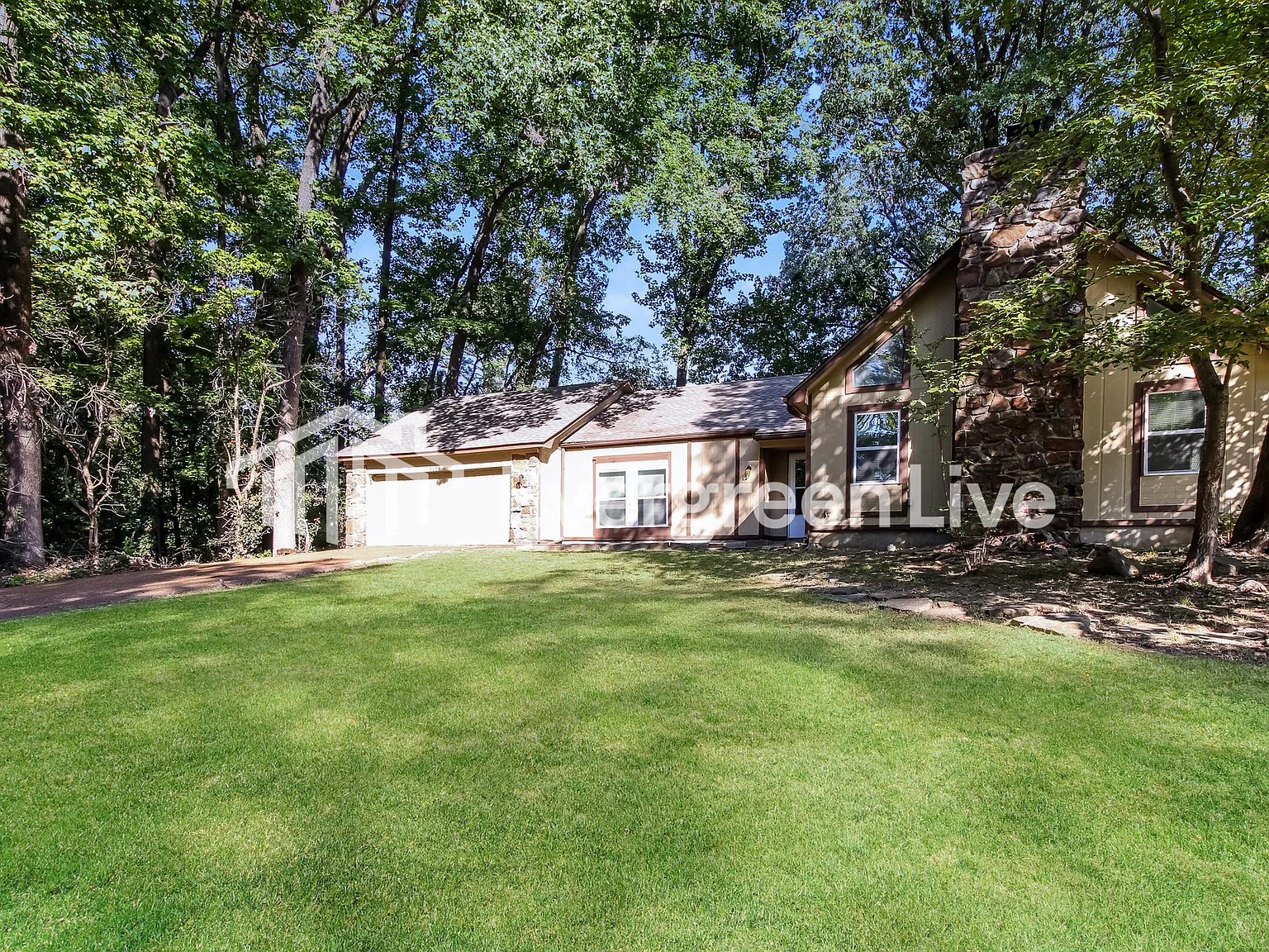 4 bed, 3.0 bath, 2325 sqft, $1,595 — Photo 2