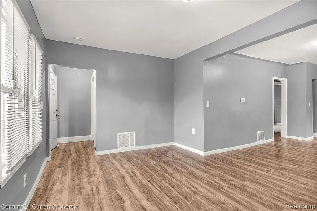 4 bed, 1200 sqft, $1,500 — Photo 2