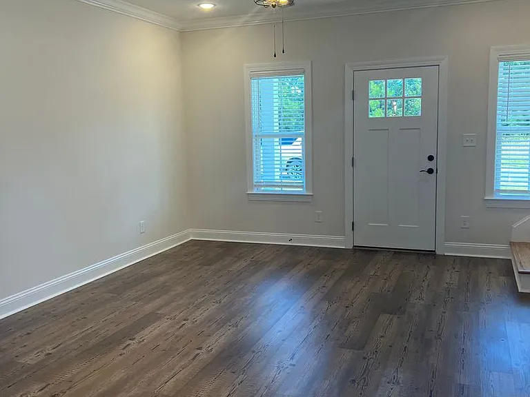 116 Charlton Ct — Photo 3