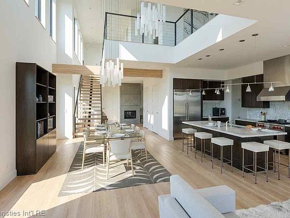 4th image of 3575 Charlevoix Ave #5