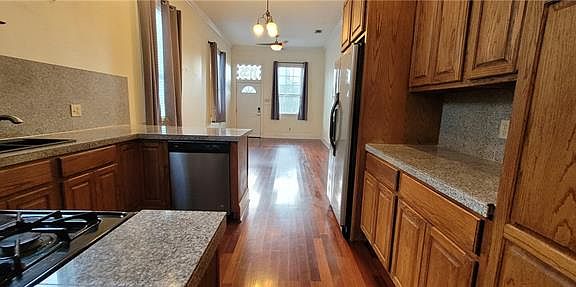 4th image of 1935 Jena St #1935