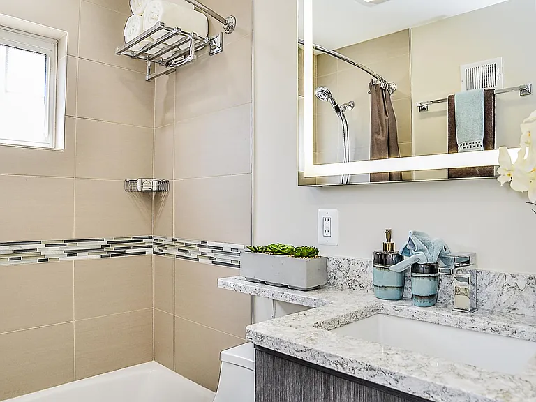 Modern bath w lighted mirror