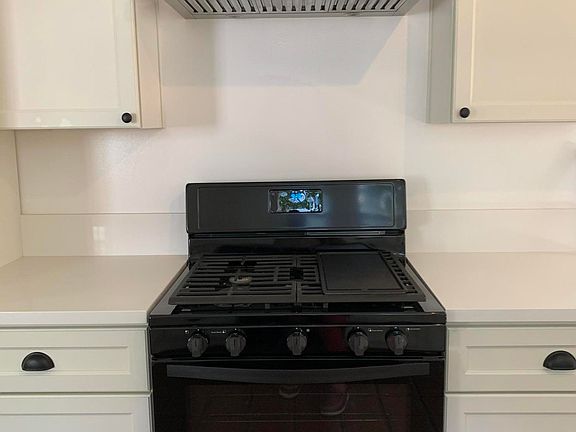 5th image of 2153 Valentine St