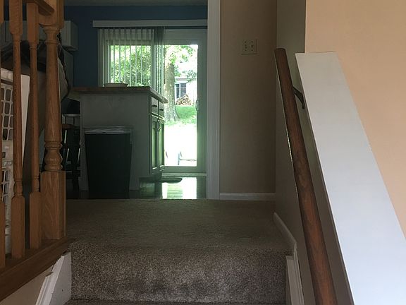 2nd image of 437 Glenview Ct