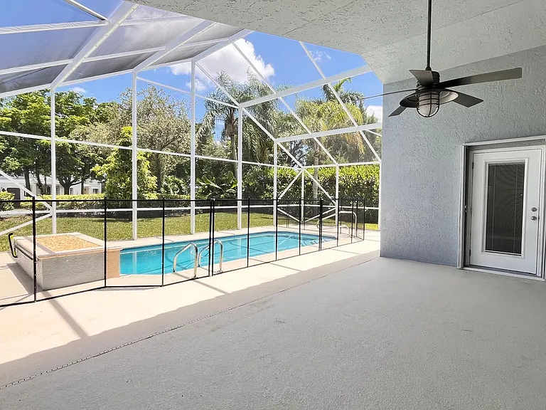 1627 Oak Berry Cir — Photo 30