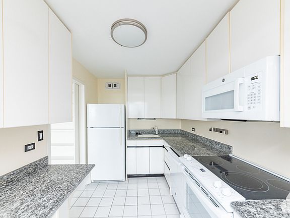 4th image of 3550 N Lake Shore Dr #3700