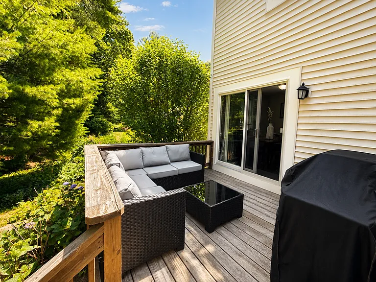 25 Reservoir Rd #B4 — Photo 11