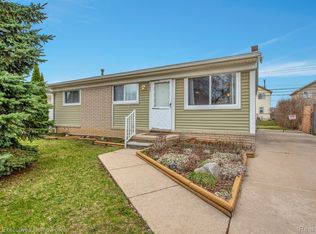 21841 Sharkey St, Clinton Township, MI