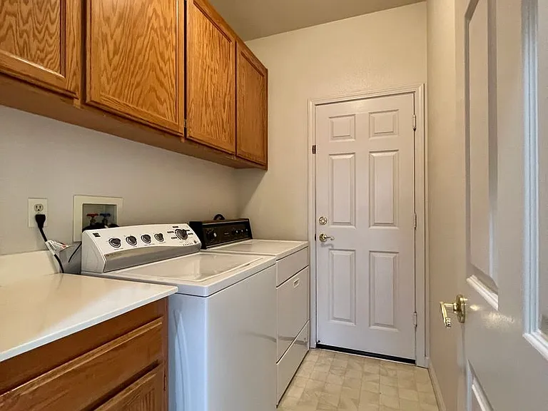 2160 Camenson St — Photo 15