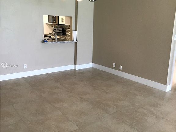 5th image of 2625 Collins Ave APT 1007