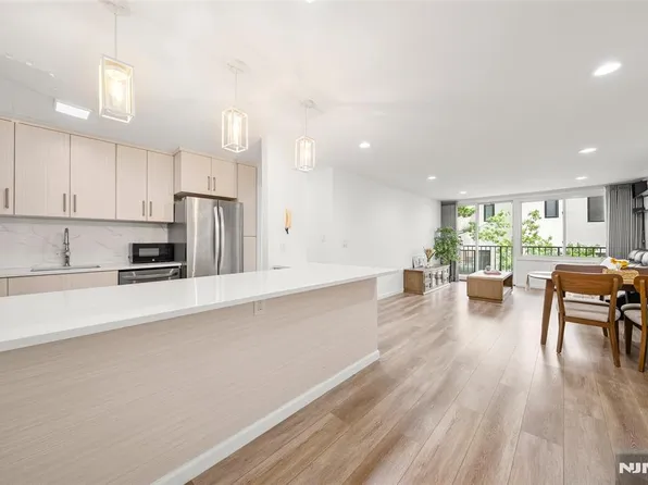 1 Wall St APT 2E, Fort Lee, NJ 07024