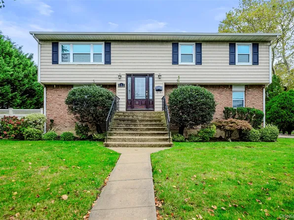 552 Waukena Avenue, Oceanside, NY 11572