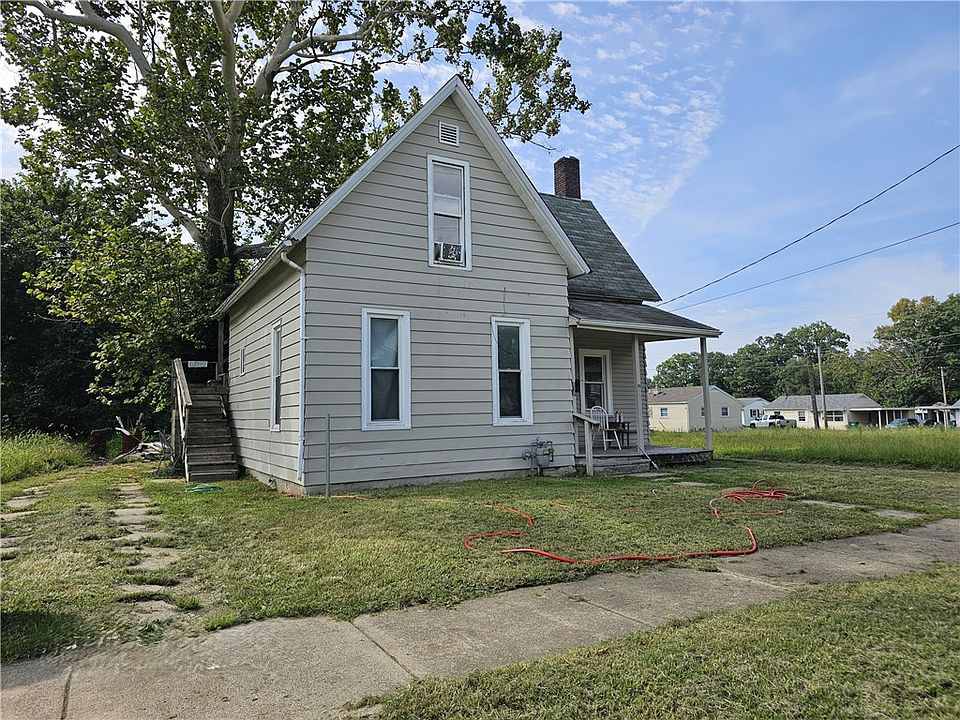 2nd image of 839 Webster Ct