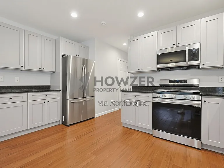 4 Johnson St #B — Photo 1