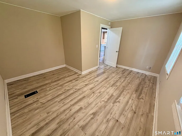 68 Alexander Dr — Photo 18