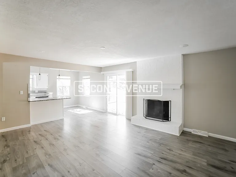 805 NW Canterbury Rd — Photo 5