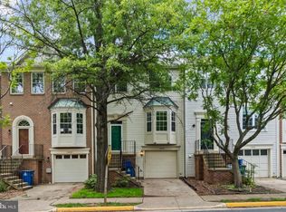 14639 Stream Pond Dr, Centreville, VA 20120