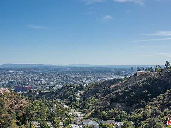 3rd image of 2091 Sunset Plaza Dr