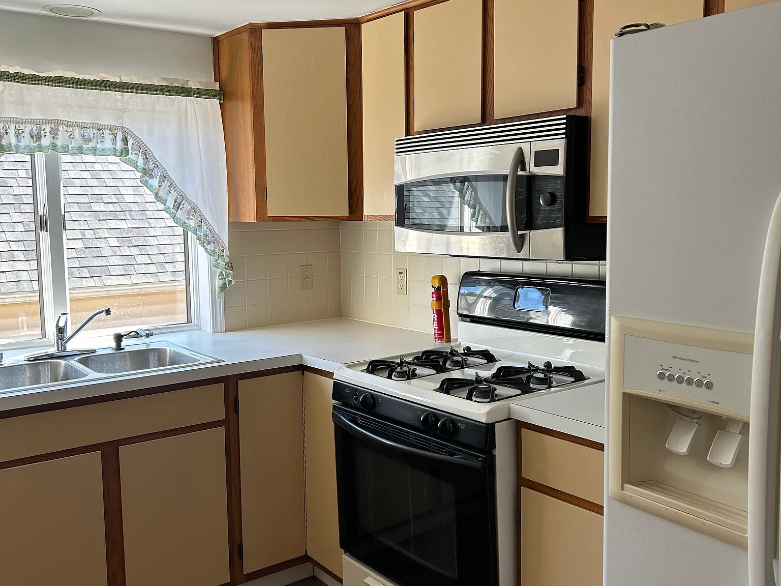 2 bed, 900 sqft, $1,300 — Photo 2