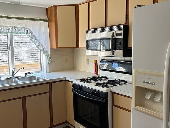 2nd image of 303 Holly St