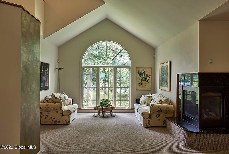 3rd image of 13 Pineview Lane