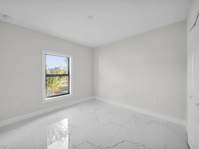 636 Ladd St — Photo 21