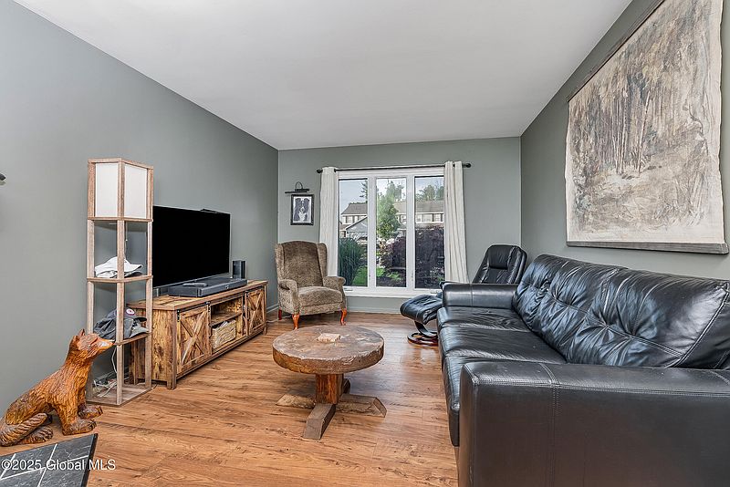 5th image of 82 Marsdale Court