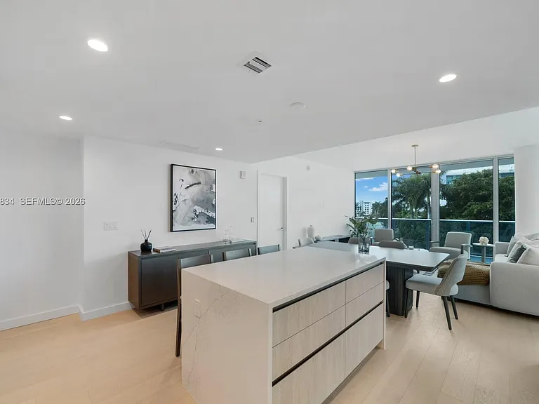 9221 E Bay Harbor Dr #412 — Photo 5