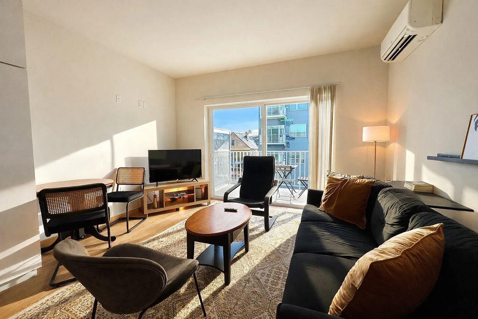Studio, 450 sqft, $2,500 — Photo 2