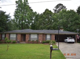 1206 Valley Dr, Laurel, MS 39440