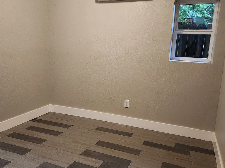 2819 Ellington St — Photo 5