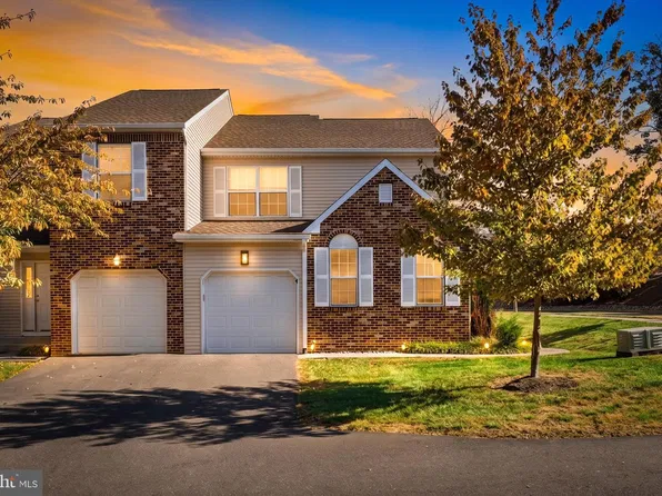 2 Pioneer Ct, Ewing, NJ 08628