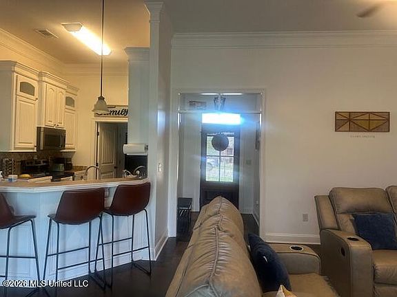 5th image of 705 London Pl