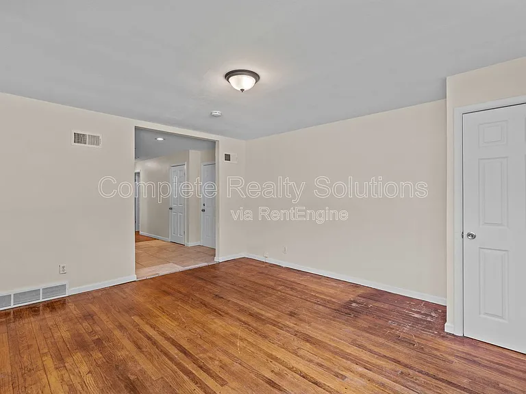 2502 McLaran Ave — Photo 7