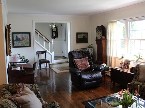4th image of 1028 McGuire Dr