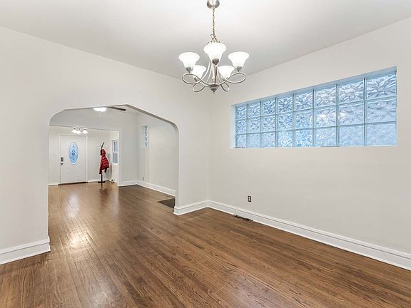 5th image of 3342 Lombard Ave
