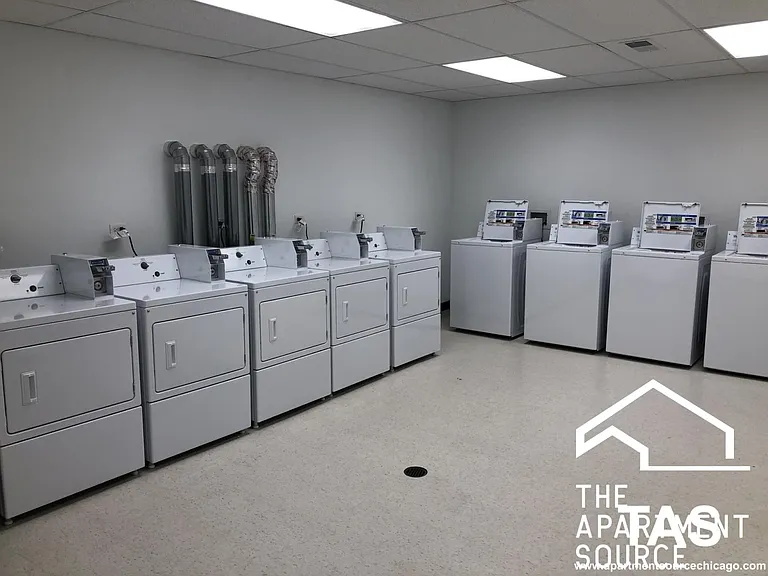 941 W Winona St #111 — Photo 10