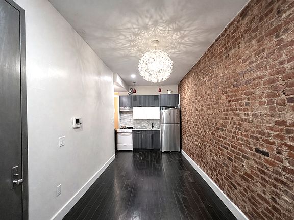 4th image of 1064 Putnam Ave #1R