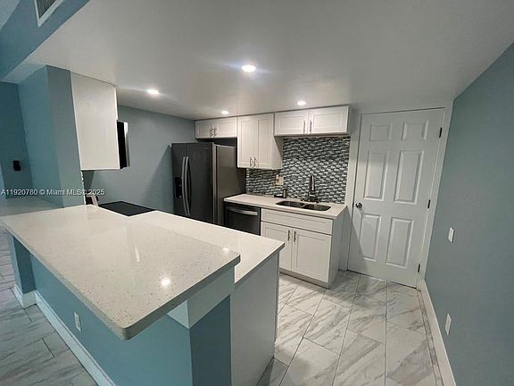 2nd image of 330 Sunshine Dr #0