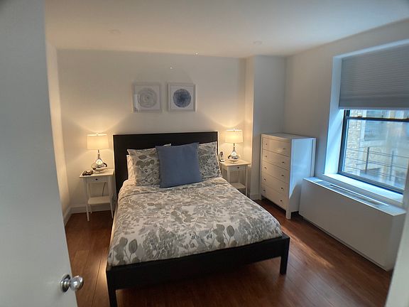 5th image of 150 W 51st St APT 2010