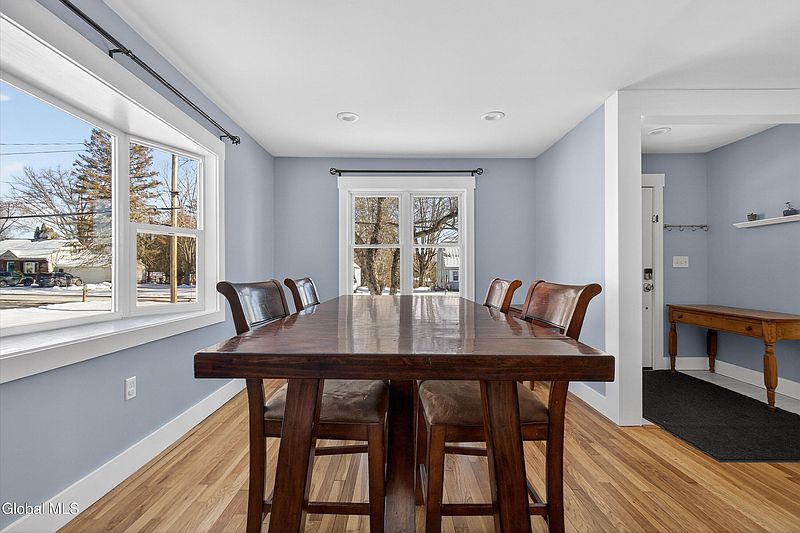 5th image of 32 Buell Avenue
