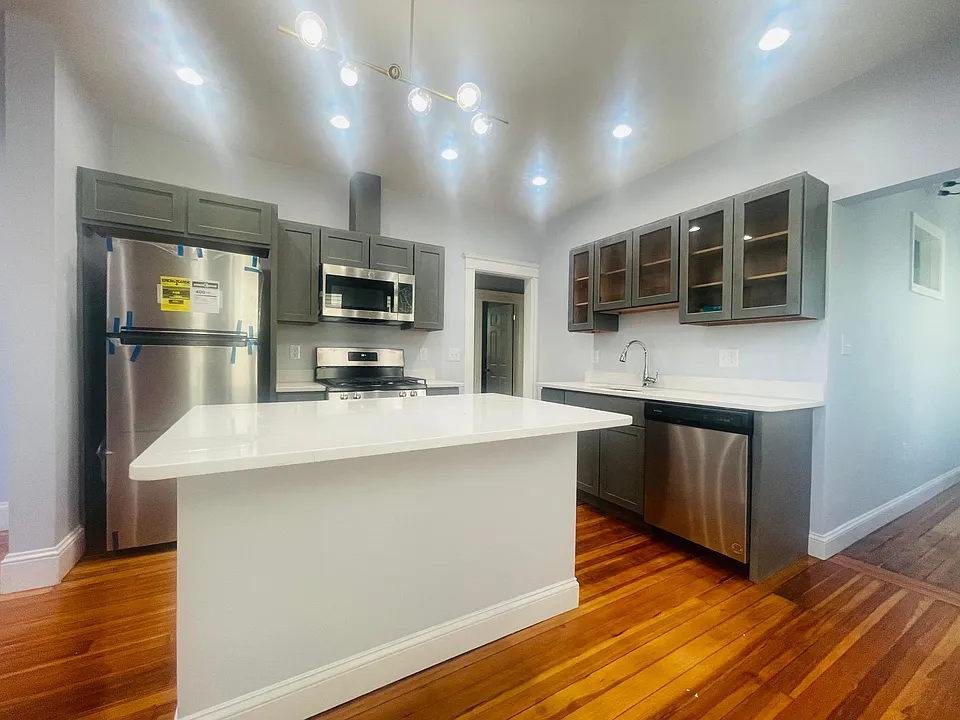 21 Crowell St #2