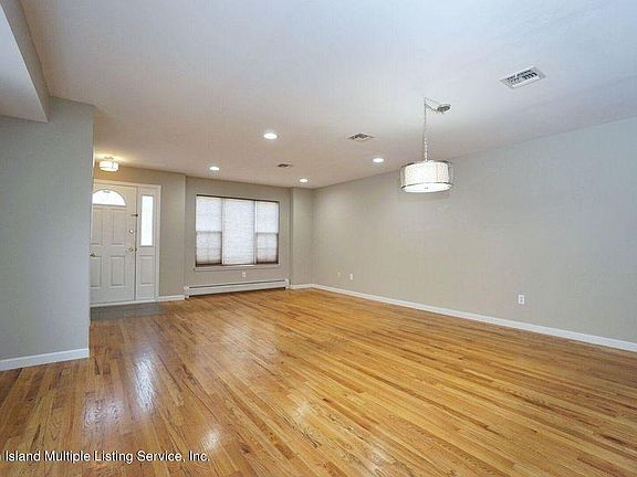 3rd image of 26 El Camino Loop Floor 1