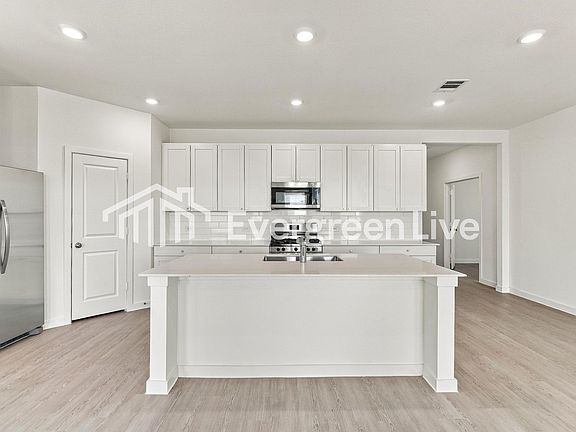 5th image of 1918 Starlight St